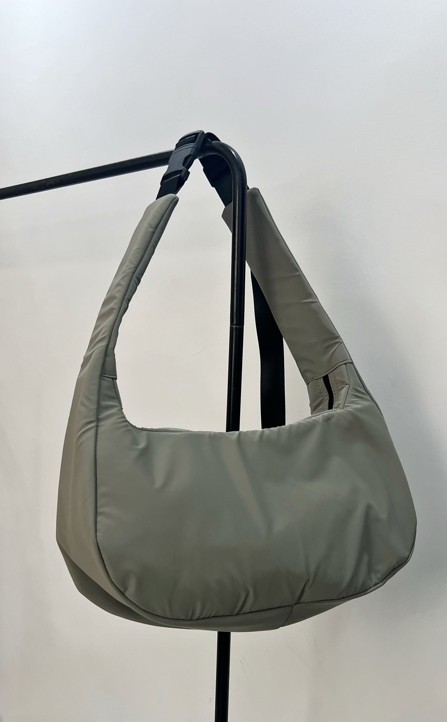 Eclipse Medium - grey