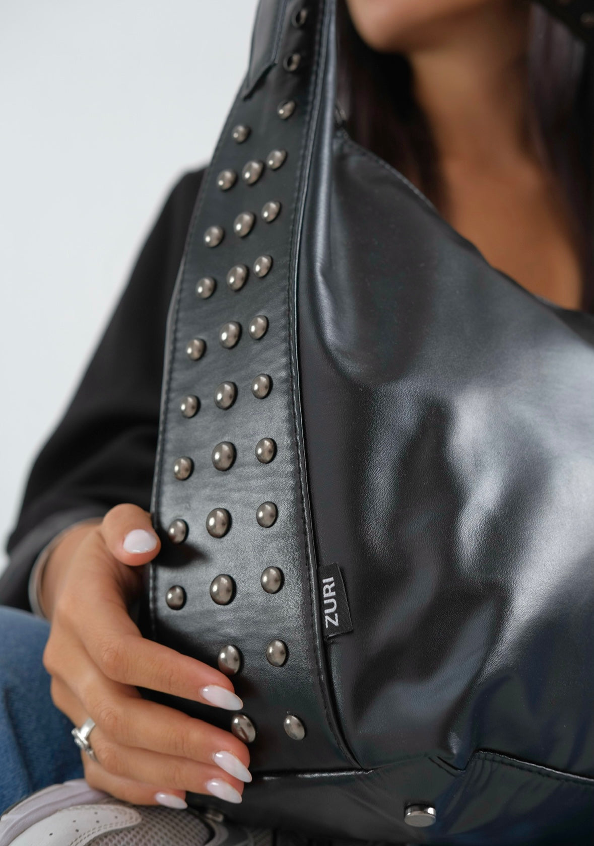 Kamara grande studs -Leather Black