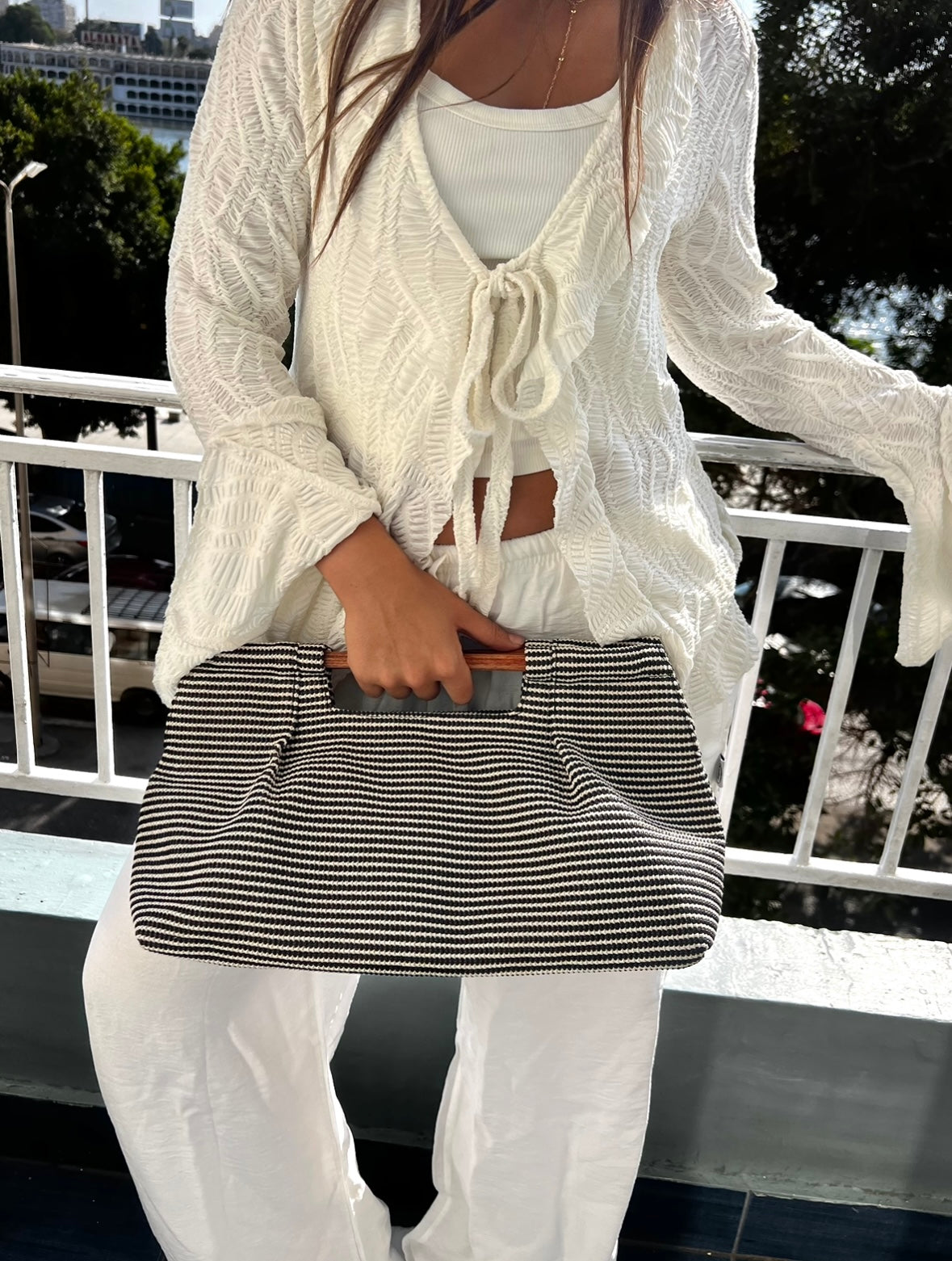 Oya - Stripped Black&White