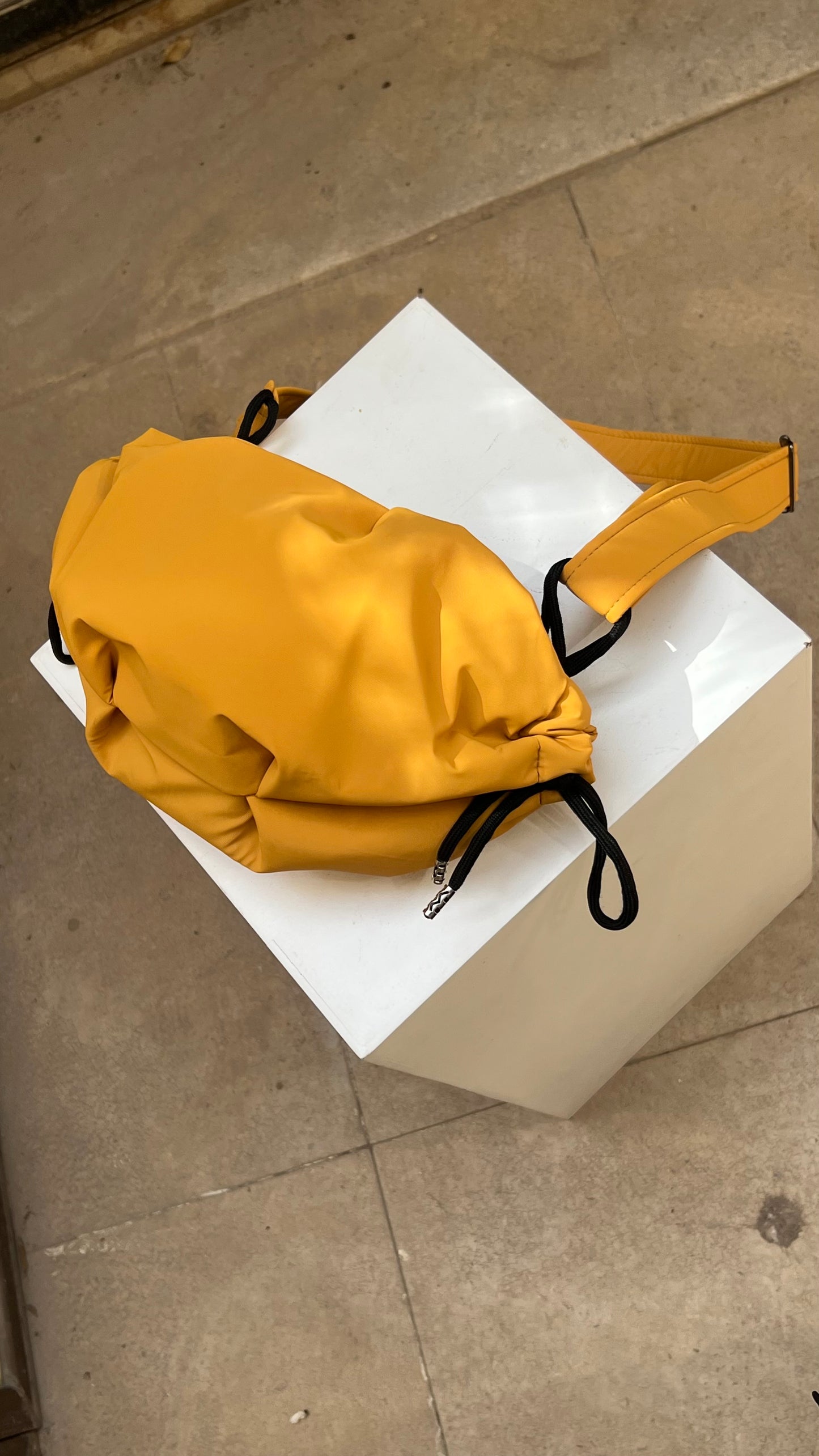 Small string - yellow