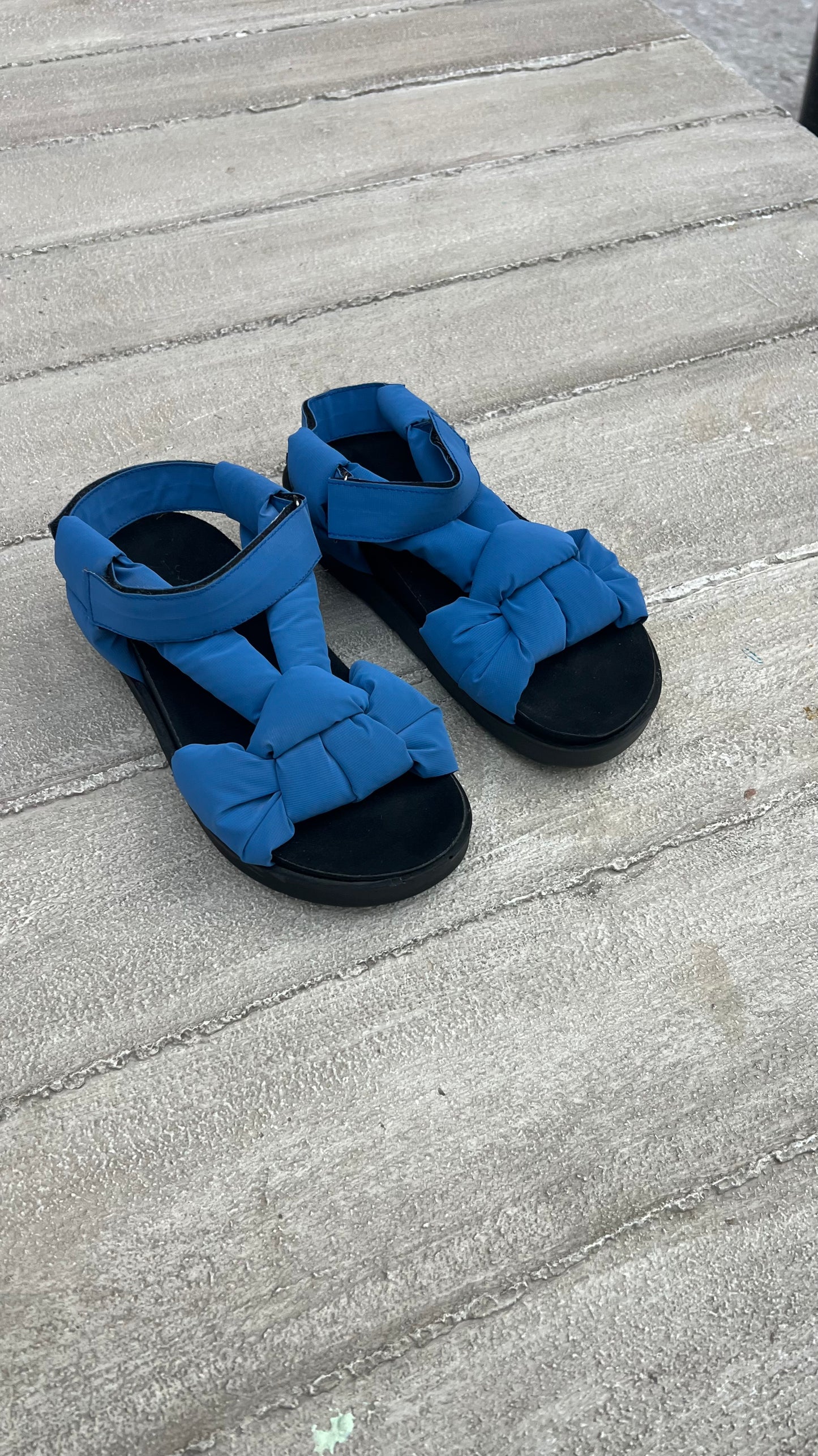 Puffed Sandals - Blue