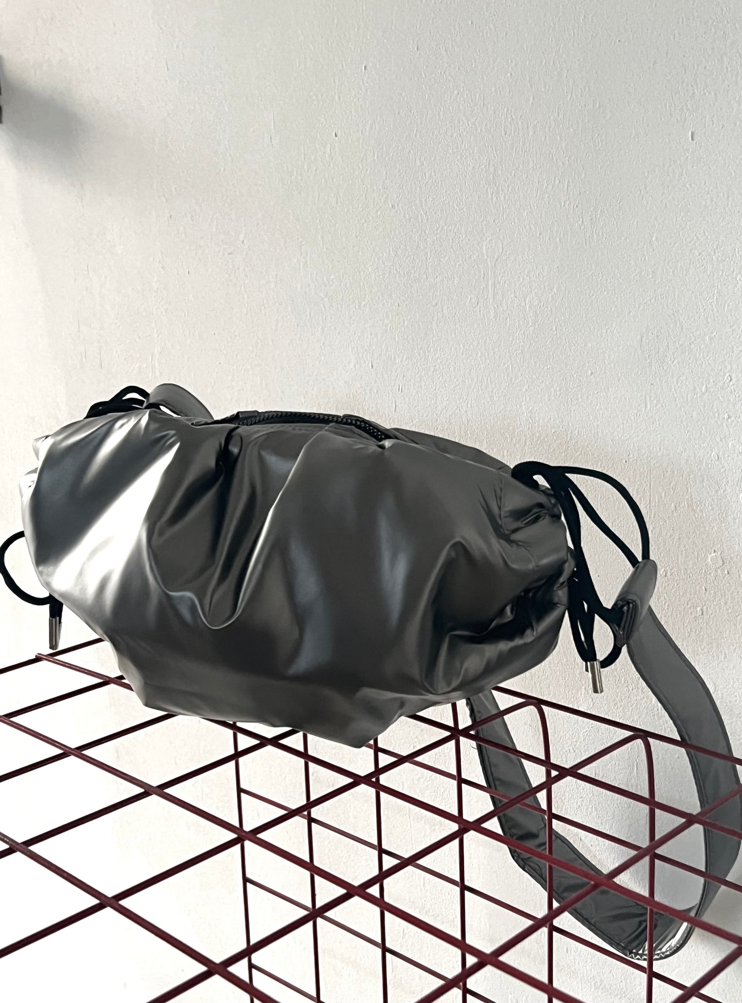 Small string dark silver