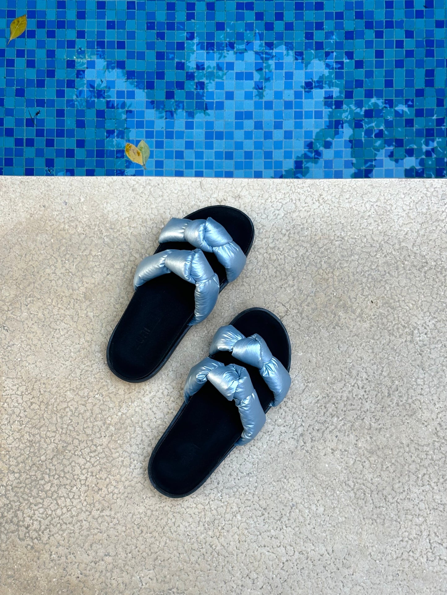 Puffed Slippers - Baby blue