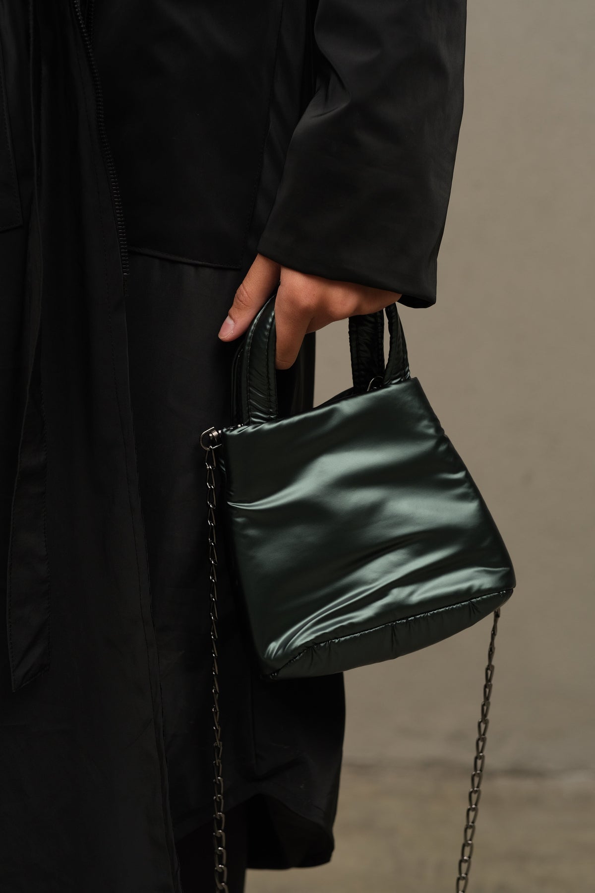 Micro bag metallic olive