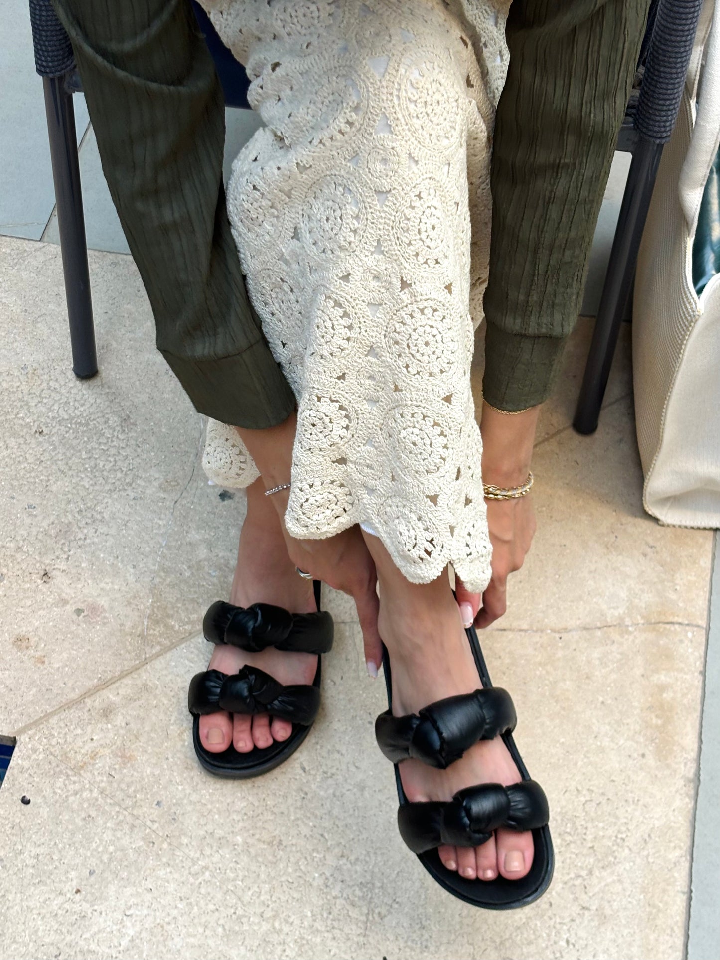 Puffed Slippers - Black