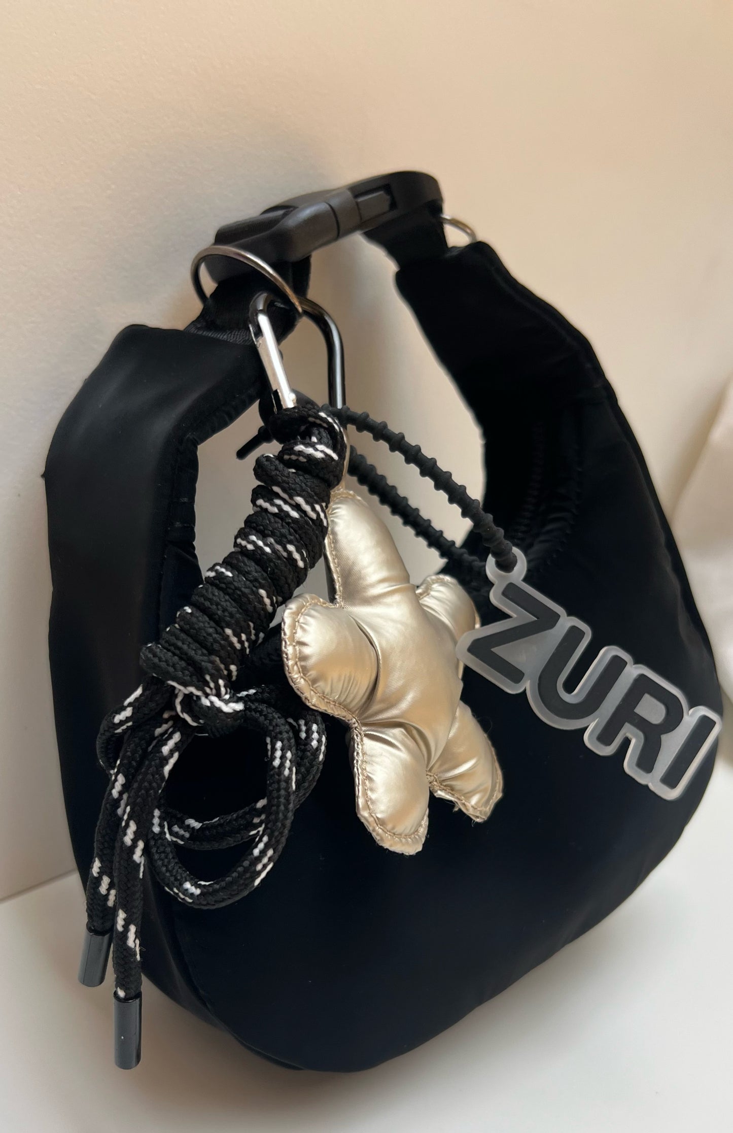 Flower charm - Gold