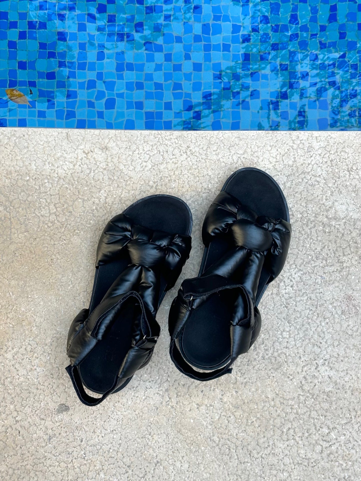 Puffed Sandals - Black