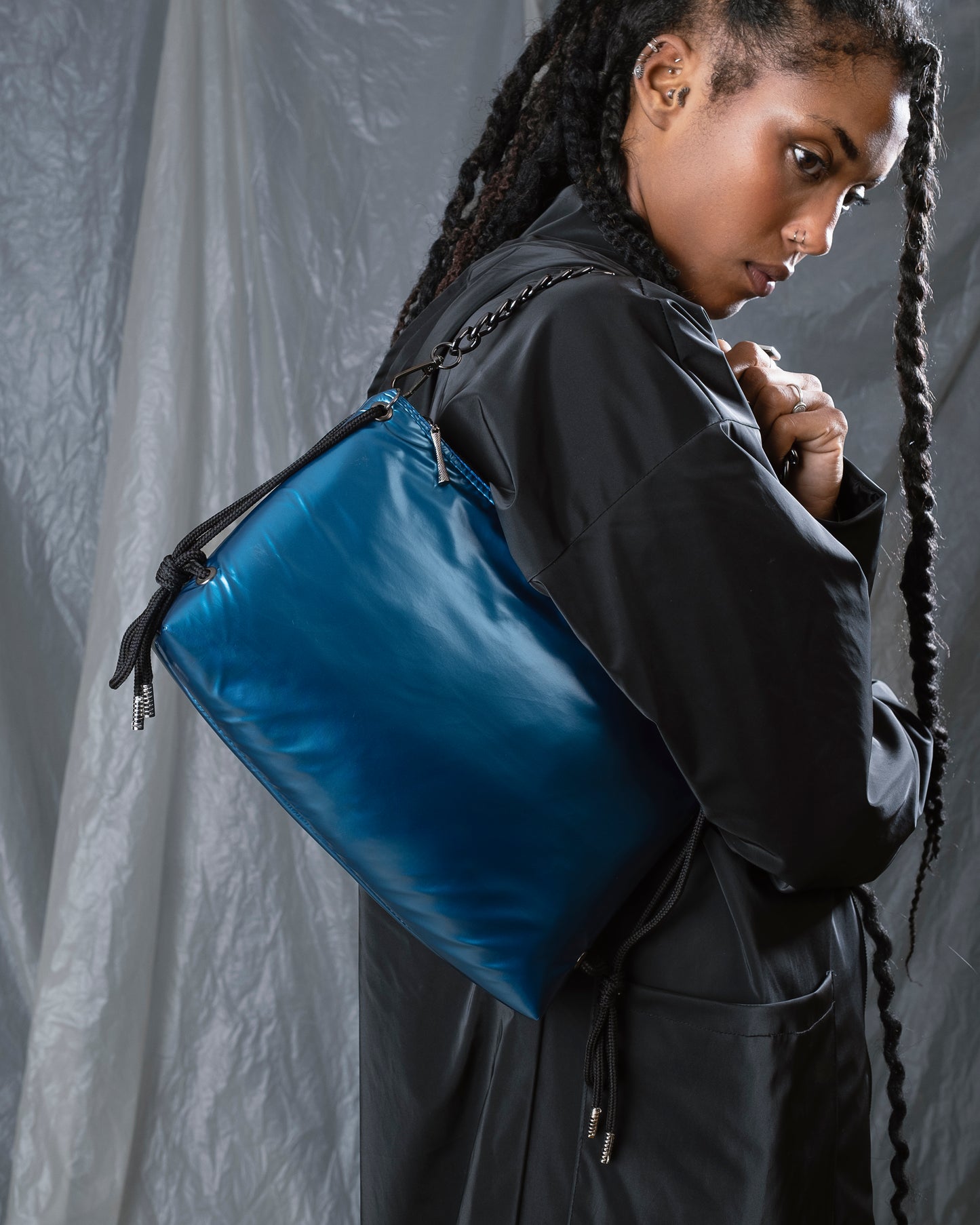 Eve bag metallic blue