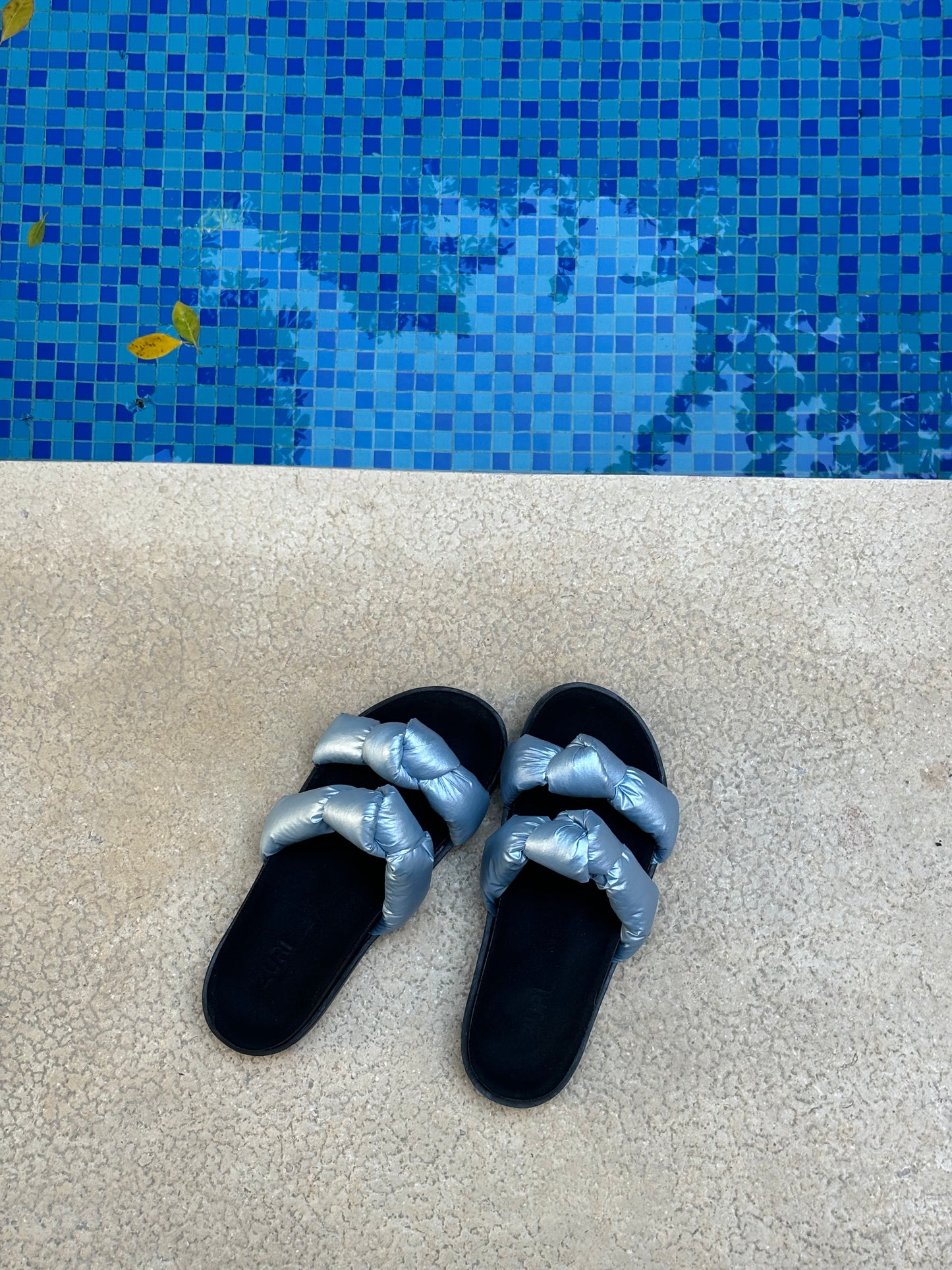 Puffed Slippers - Baby blue