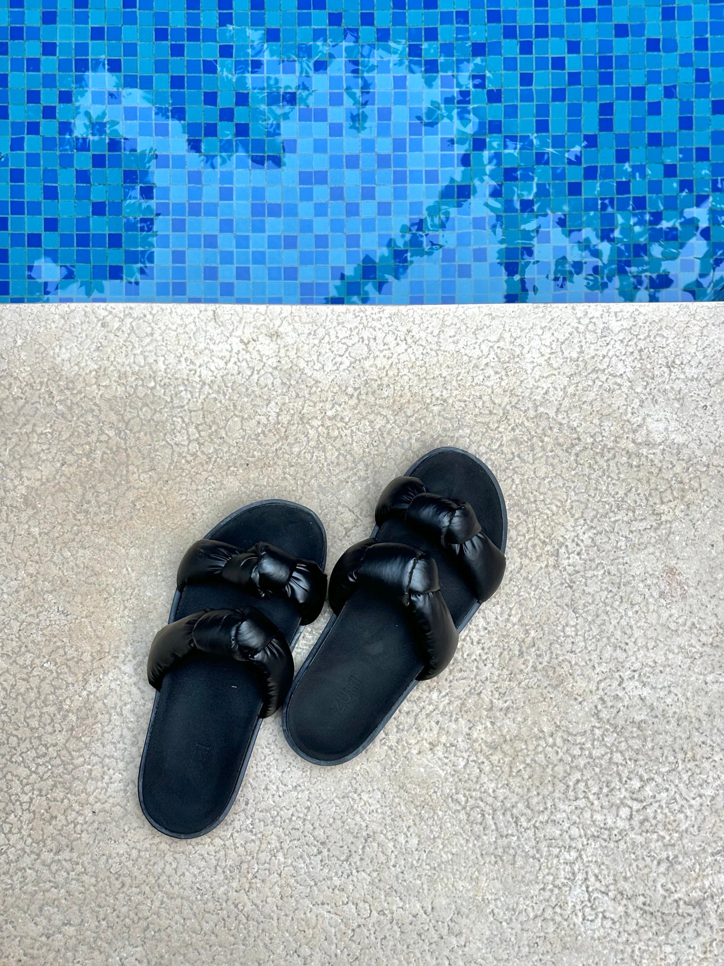 Puffed Slippers - Black
