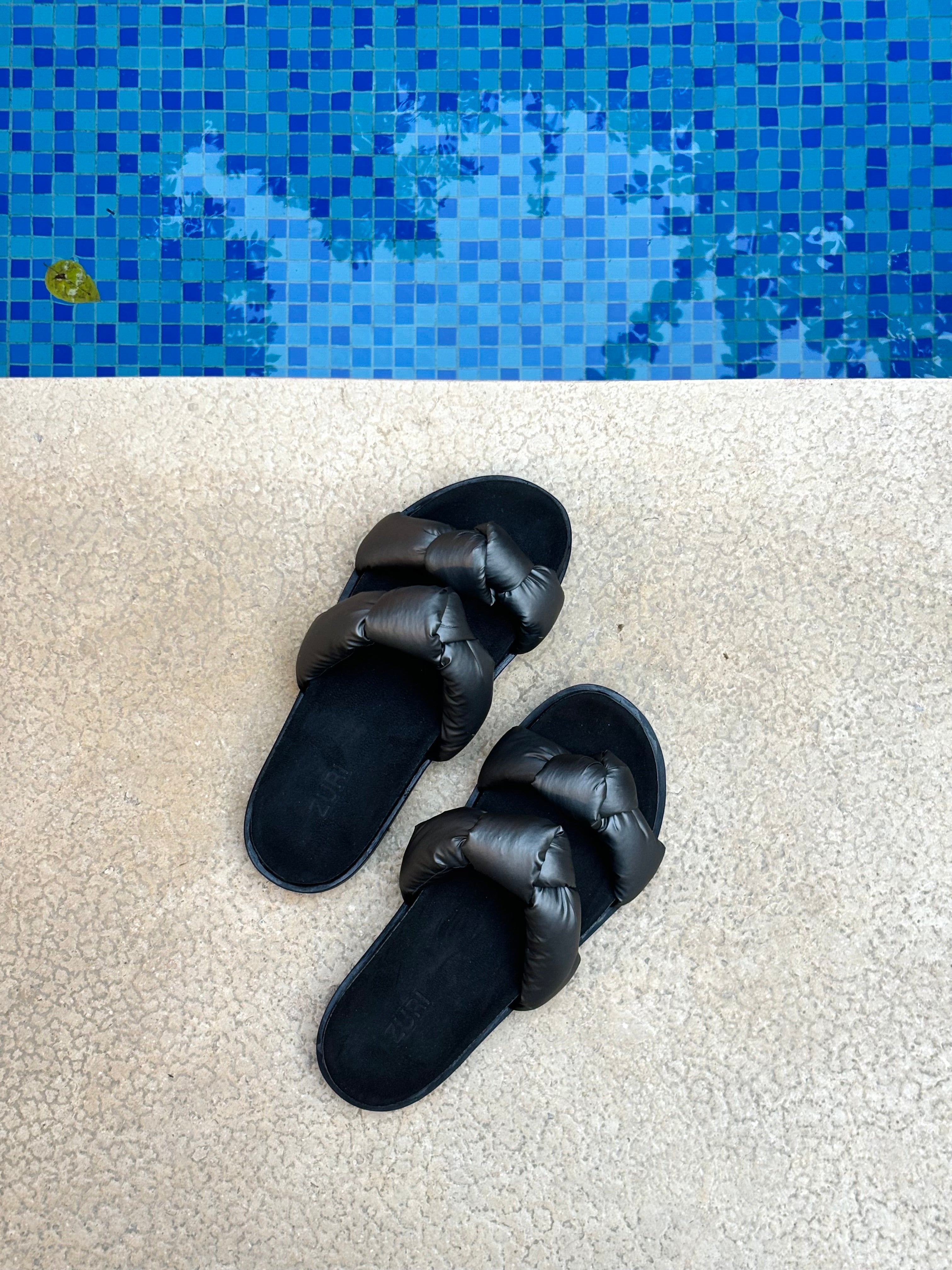 Puffed Slippers - Dark Silver