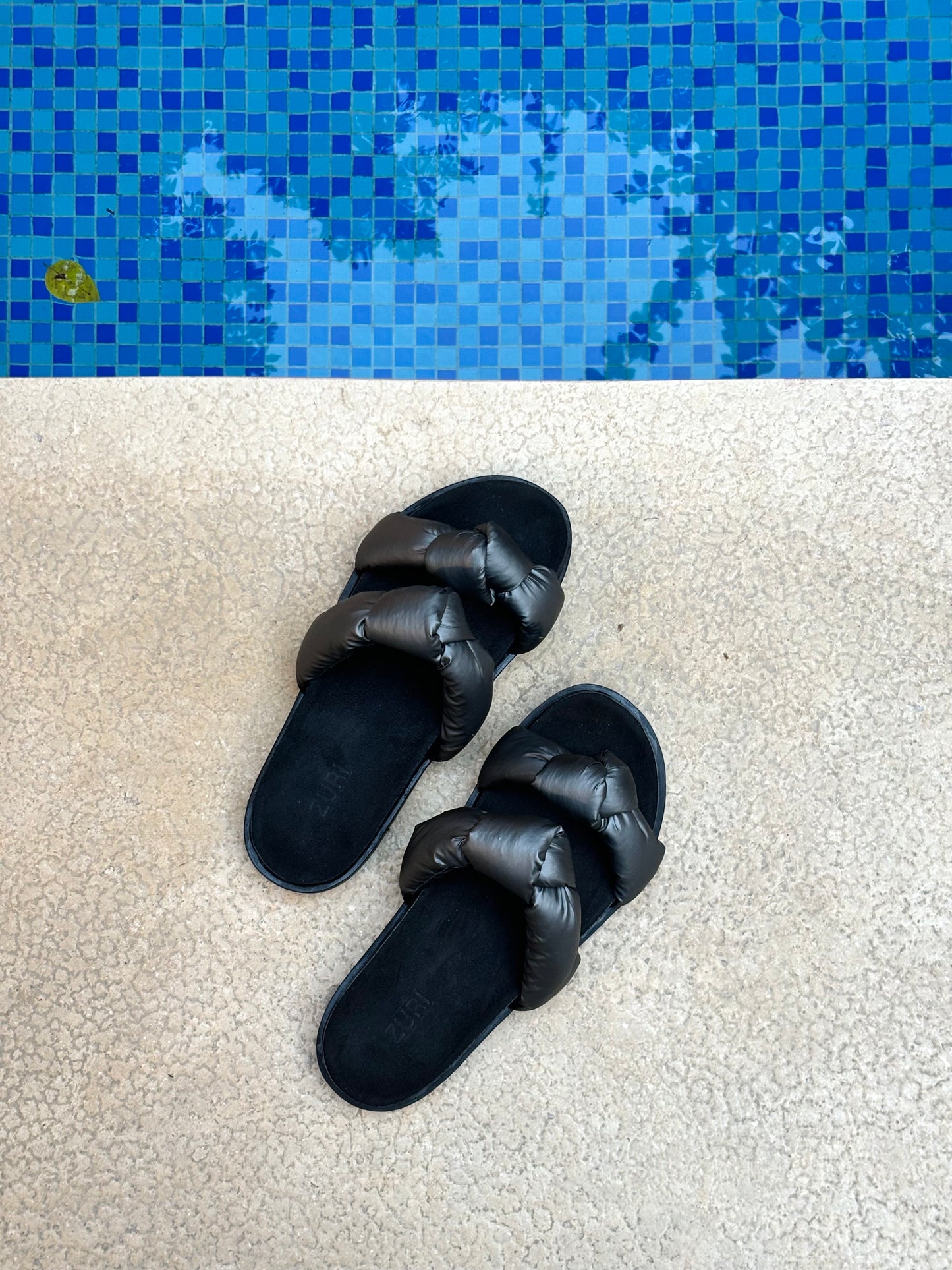 Puffed Slippers - Dark Silver