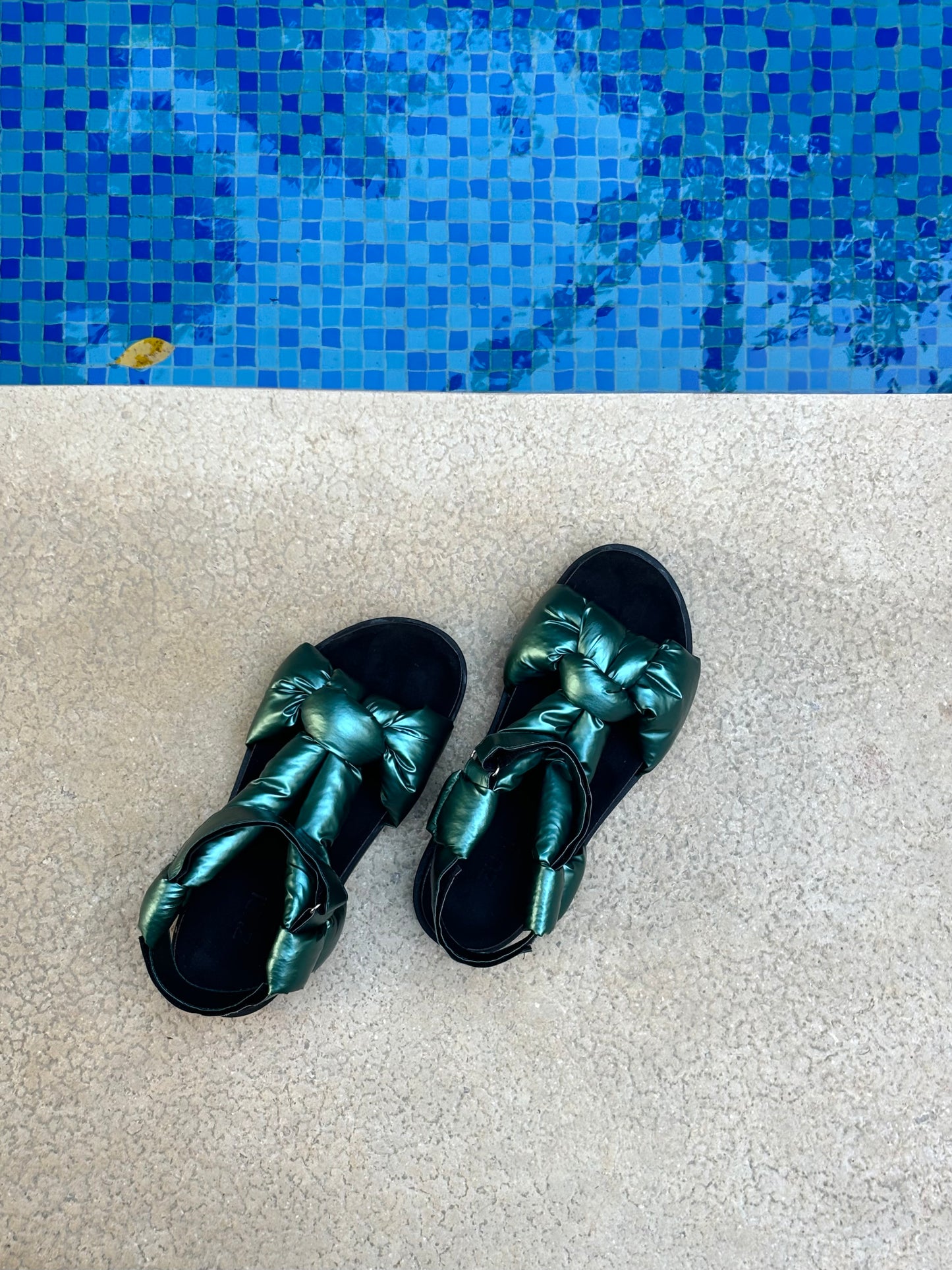 Puffed Sandals - Metallic olive