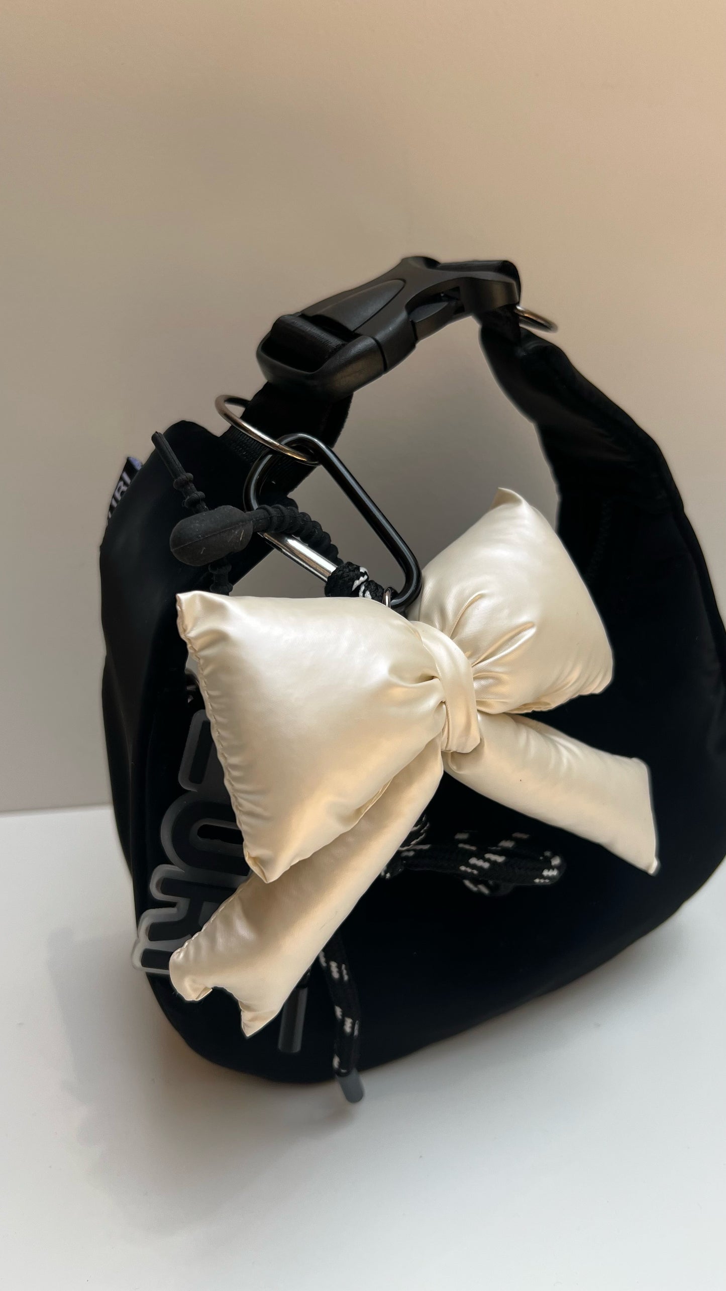 Ribbon charm - off white