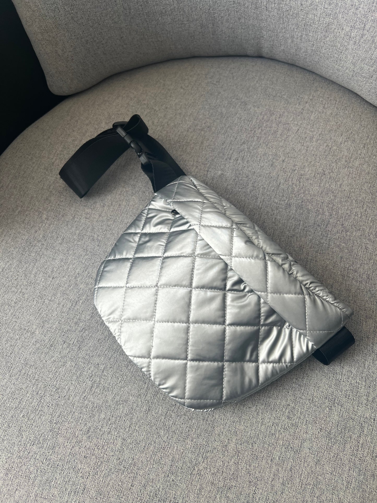 POP SILVER PUFFY FANNYPACK